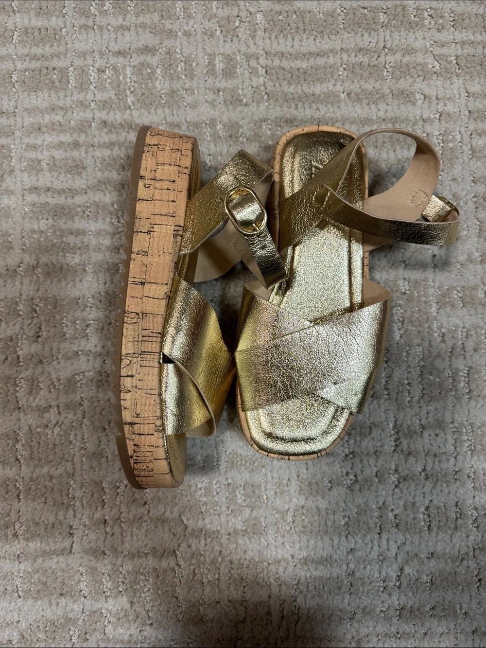 Zara girls 31 gold sandal never worn